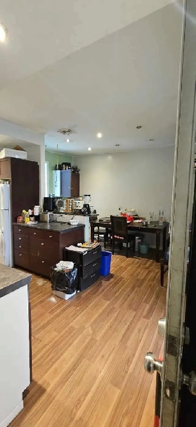 main floor room for rent 600