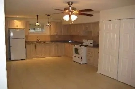 Steeles Yonge 2 bdrms 2 full baths app 1100 sqft Ensuite laundry