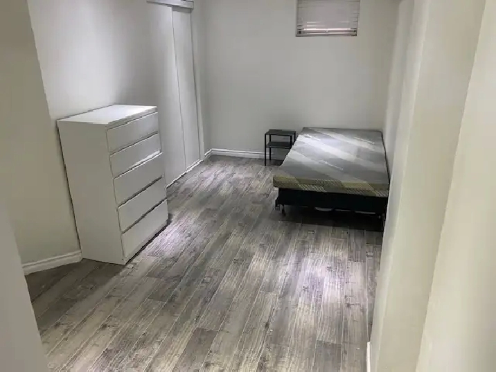 ROOM FOR RENT AJAX $650 ! clean & quiet