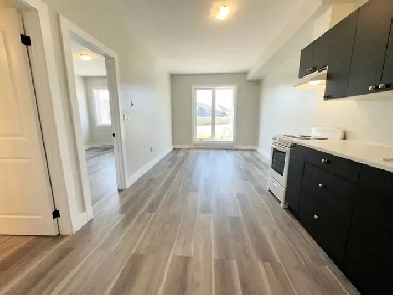 Penetanguishene: 1 Bed   Den, 1 Bath Units (659 sq ft)