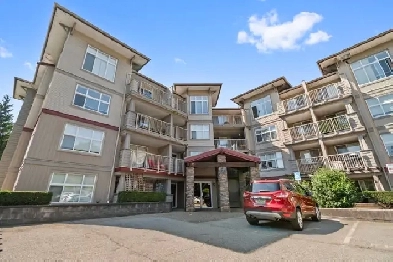 Bright & Modern 2 Bedroom Condo Close to Downtown