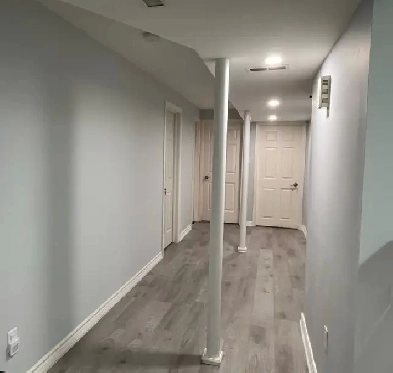 cosy furnished basement room near UTM for female to rent in Sep