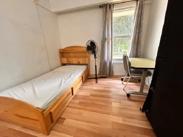 Room for Rent to Male students $725