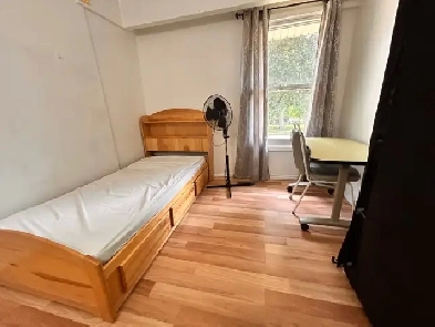 Room for Rent to Male students $725