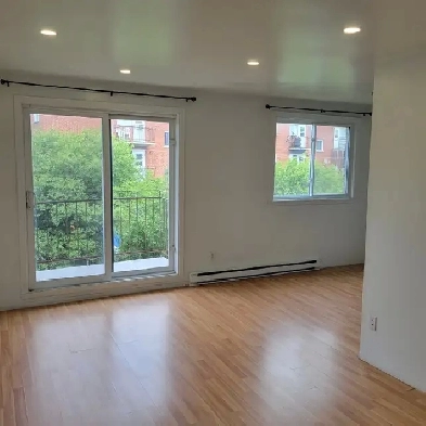 Longueuil, 4 ½ - $1350/month - Balcony. 2950 Mazenod Stree