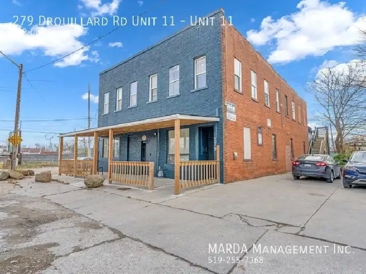 COZY BACHELOR UNIT - ALL INCLUSIVE & WI-FI INCLUDED!