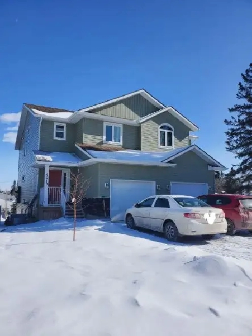 LIKE NEW 3 BEDROOM WITH HEATED GARAGE IN SYLVAN LAKE