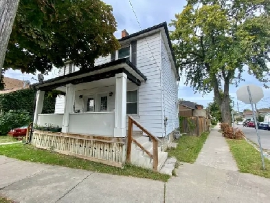 Comfortable & Cozy 2 Bedroom Semi-Detached Home