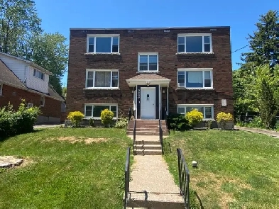 2 Bedroom Apartment Just Steps from the Niagara River!