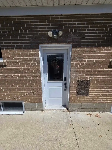 BRAMPTON 2 BEDROOM LOWER-LEVEL HOME AVAIL AUG 1