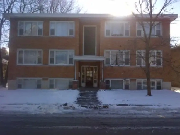 #10- 184 William St. – 1 Bedroom Apartment Close to Queen’s!