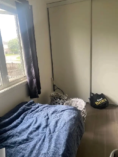 Room for rent in Kanata from September