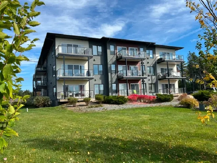 1 bedrm/1 bathrm, corner Suite, with a view of Schmidt Lake