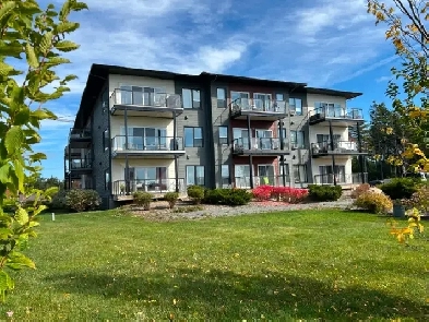 1 bedrm/1 bathrm, corner Suite, with a view of Schmidt Lake