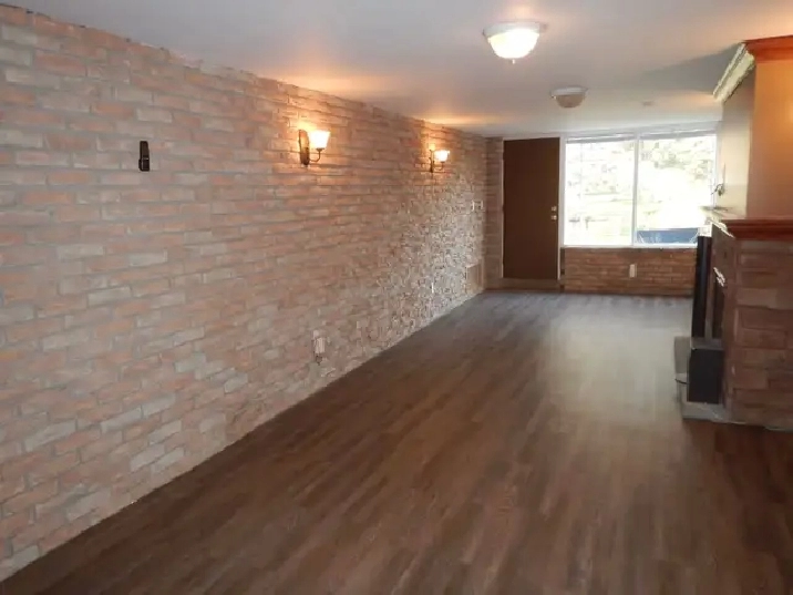 Beautiful & Bright 1-Bedroom Walkout Apartment – Oshawa