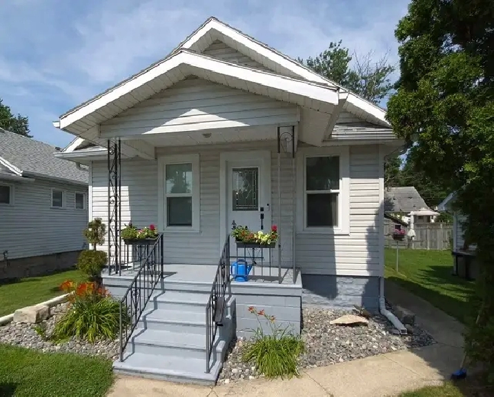 House for Rent  New Reno. Quiet Windsor W. $1700   Utilities