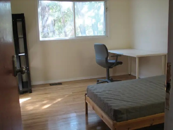 A Master Bedroom   Parallel Parking — Ideal for CU/AC Students