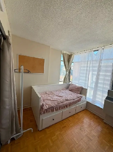 ✔️ROOM FOR RENT IN DOWNTOWN TORONTO | YONGE ST & DUNDAS ST