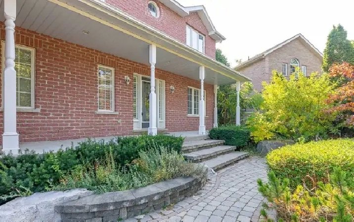 Luxury 4 BR Detached House for Rent in Prime Location Newmarket