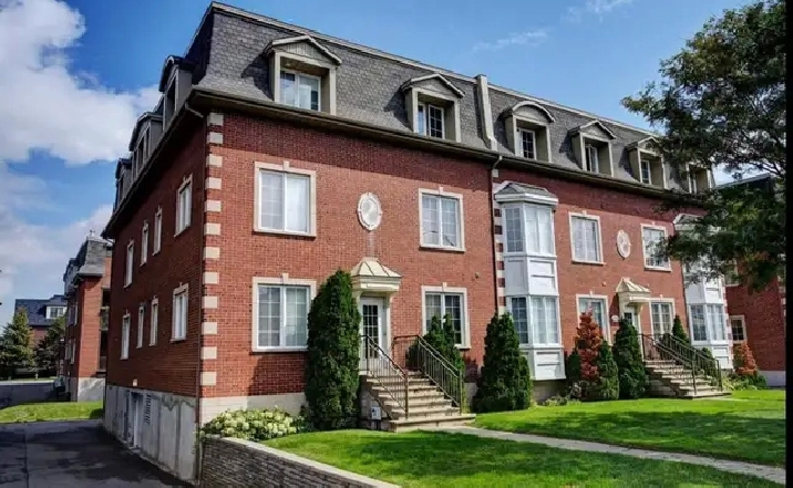 Grand 3 1/2 Saint-Laurent furnished   Garage   Internet