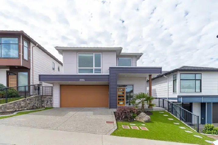 Executive 3 Bedroom house in Westhill, Langford BC