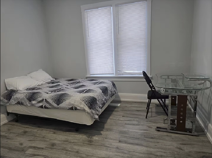 Clean ROOM FOR RENT - in South Barrie