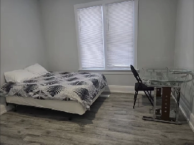 Clean ROOM FOR RENT - in South Barrie