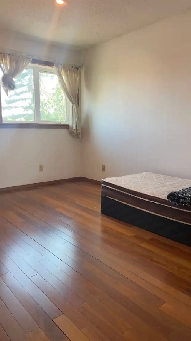 2nd floor-5 minWalk to Whitehorn Ctrain -15 min Downtown &Airpot