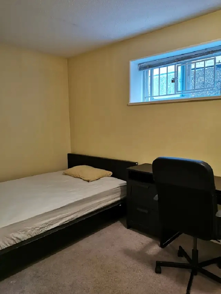 Funished Room With Private Bathroom Near SkyTrain, SFU, BCIT