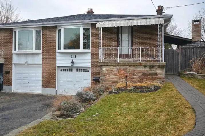 Rent For Large Private Room with Closet at Mississauga