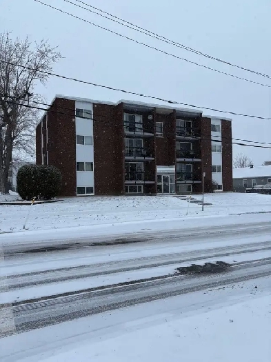 Cornwall. 141 5th St. W. Two bed. Apt. for rent