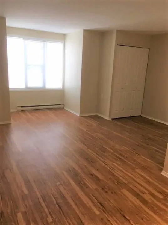 GREAT DOWNTOWN LOCATION - walk to KHSC, Queens, 13 mins