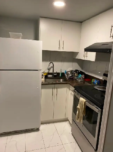 2 Bdroom Legal Basement Suite By School, Park, Transit, Shopping