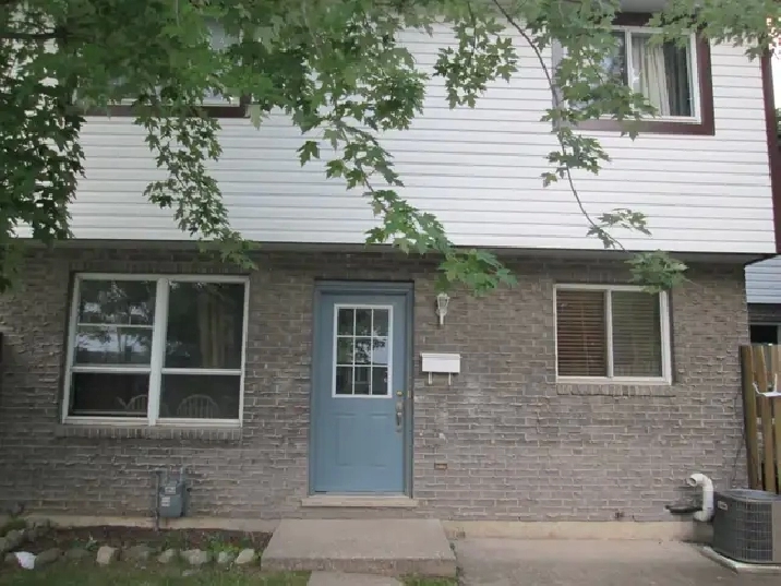 Available August 1st , Pioneer Drive Townhouse with 1 room