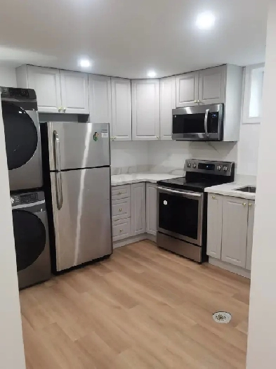 3 bedrooms basemen in Cooksville for rent！