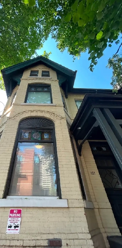 Best Deal! Really Bright! Three-Bedroom Main Floor! Rent