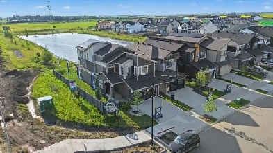 Showhome St Albert 4 Beds 3.5 Baths UPGRADES! 10/10