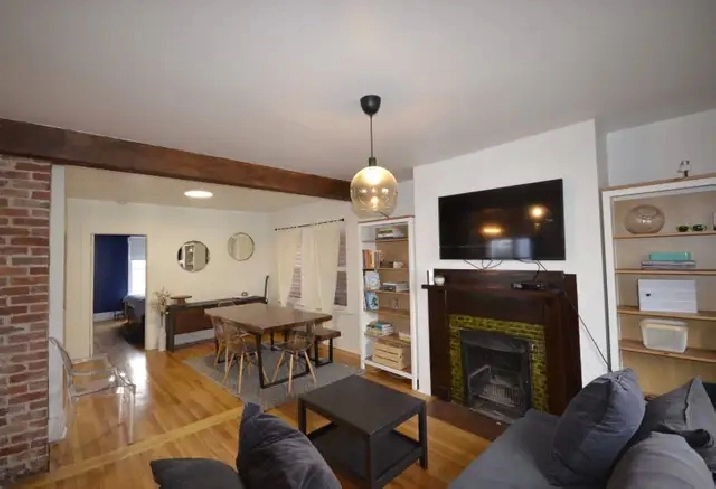 24-001 Beautiful flat in the West End (furnished)