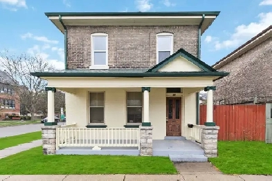 Beautifully Updated 2-Bedroom Upper Apartment Brantford