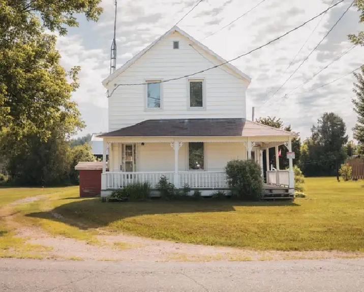 3 Bedroom Farmhouse – 14 George Street Webbwood