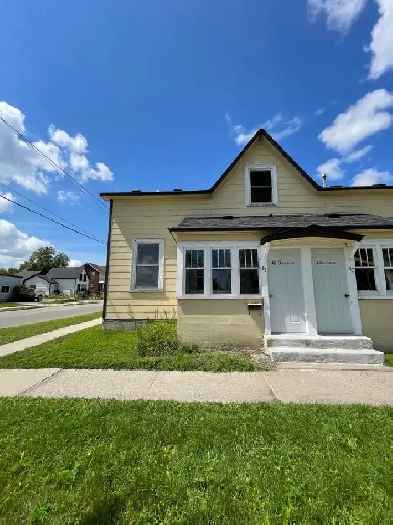 42A Ellen St. - 2 Bedroom - Just Steps from Kempenfelt Bay!