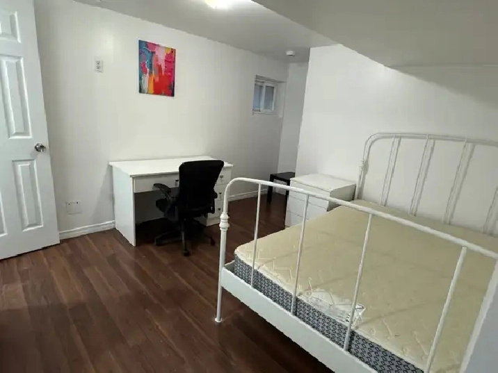 New Renovate detached house rooms rent for students near UTM!