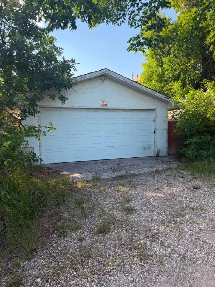 OVERSIZED DOUBLE CAR GARAGE NEAR FOOTHILL HOSPITAL, UC, Downtown