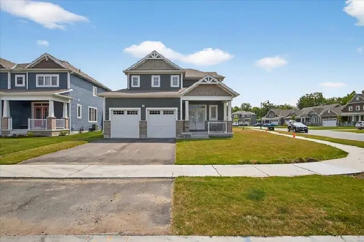 4 Bed 4 Bath detached Home In Bracebridge with main floor Bed