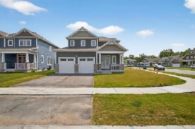4 Bed 4 Bath detached Home In Bracebridge with main floor Bed