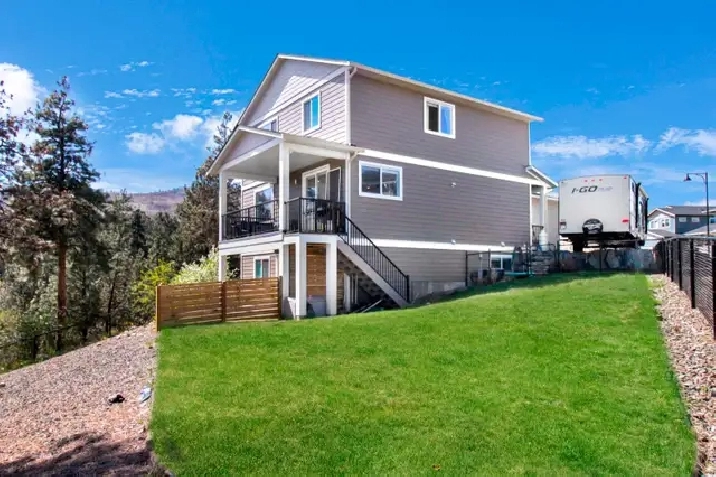 4Bed   Den/3Bath In Glenrosa
