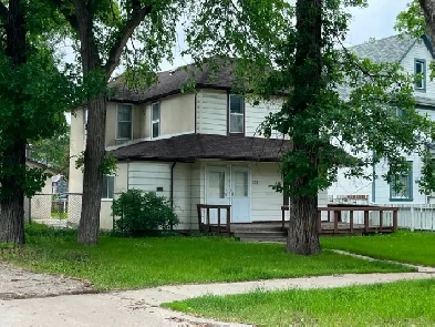 2 bedroom main in duplex in St. Boniface