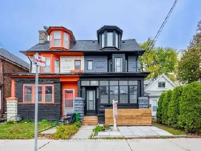 Renovated 2 Level 2nd & 3rd Floor 3 Bdrm Next To Subway!