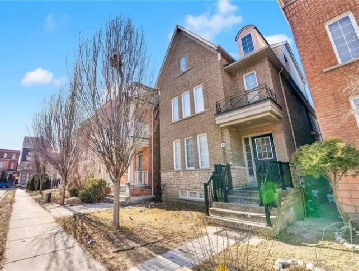 HOUSE close to YORK UNIVERSITY!    Room rental