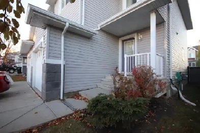 Beautiful Magrath Community Duplex for rent. $1900/m